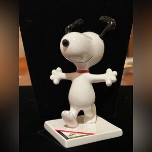 Snoopy Classic White and Black Figurine